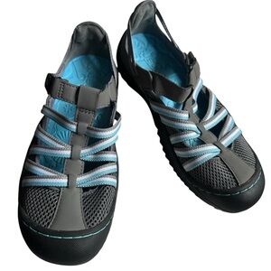 JBU Water Shoes 6